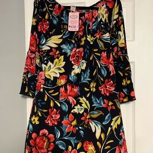 Off the shoulders navy blue floral dress, perfect for summer